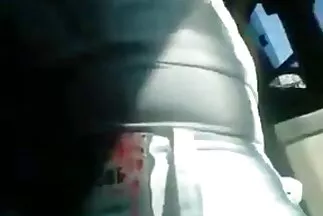 वांछित आदमी ने मिर्च की मदद से योनि में एक श्यामला सेक्सी हिंदी मूवी पिक्चर छीन ली
