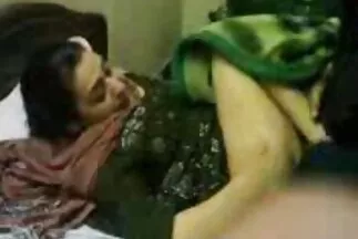 यह सेक्सी हिंदी पिक्चर मूवी एक घोटाला है कि वह पिछवाड़े में गड़बड़ हो जाता है