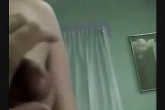 अपने बड़े स्तन दिखाने में इंग्लिश ब्लू सेक्सी मूवी शर्म न करें