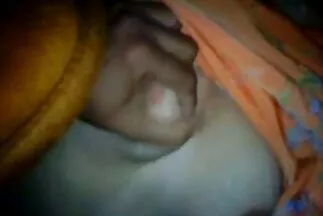 सुंदर औरत बेकार है सेक्सी पिक्चर फुल एचडी वीडियो और एक ग्राहक के चुंबन के साथ.